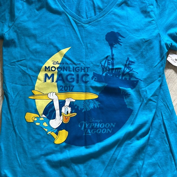 Disney DVC Typhoon Lagoon v neck shirt large  new - Picture 2 of 4